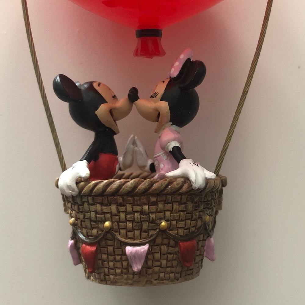 Disney Mickey & Minnie Mouse Kissing in a “Be Mine” Heart Hot Air Balloon - Picture 4 of 7